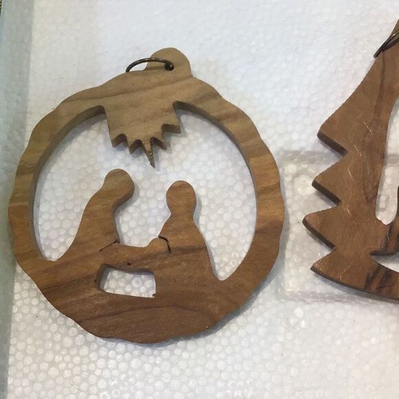 Ornaments set of 4 wooden carved Mangers - Picture 2 of 6